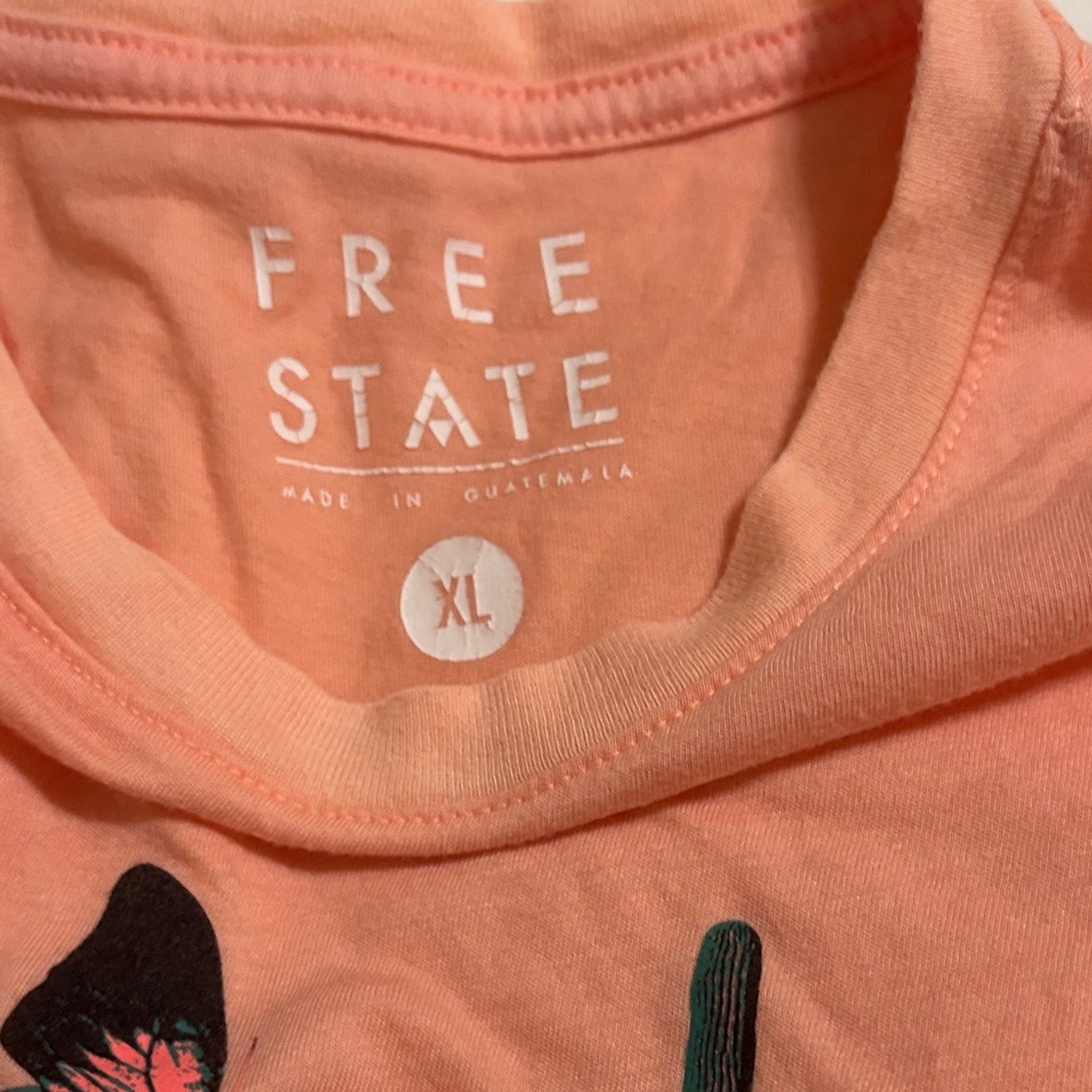 Free State Coral Tee with Green Desert Cactus Print Runs like a women's medium - Picture 2 of 3